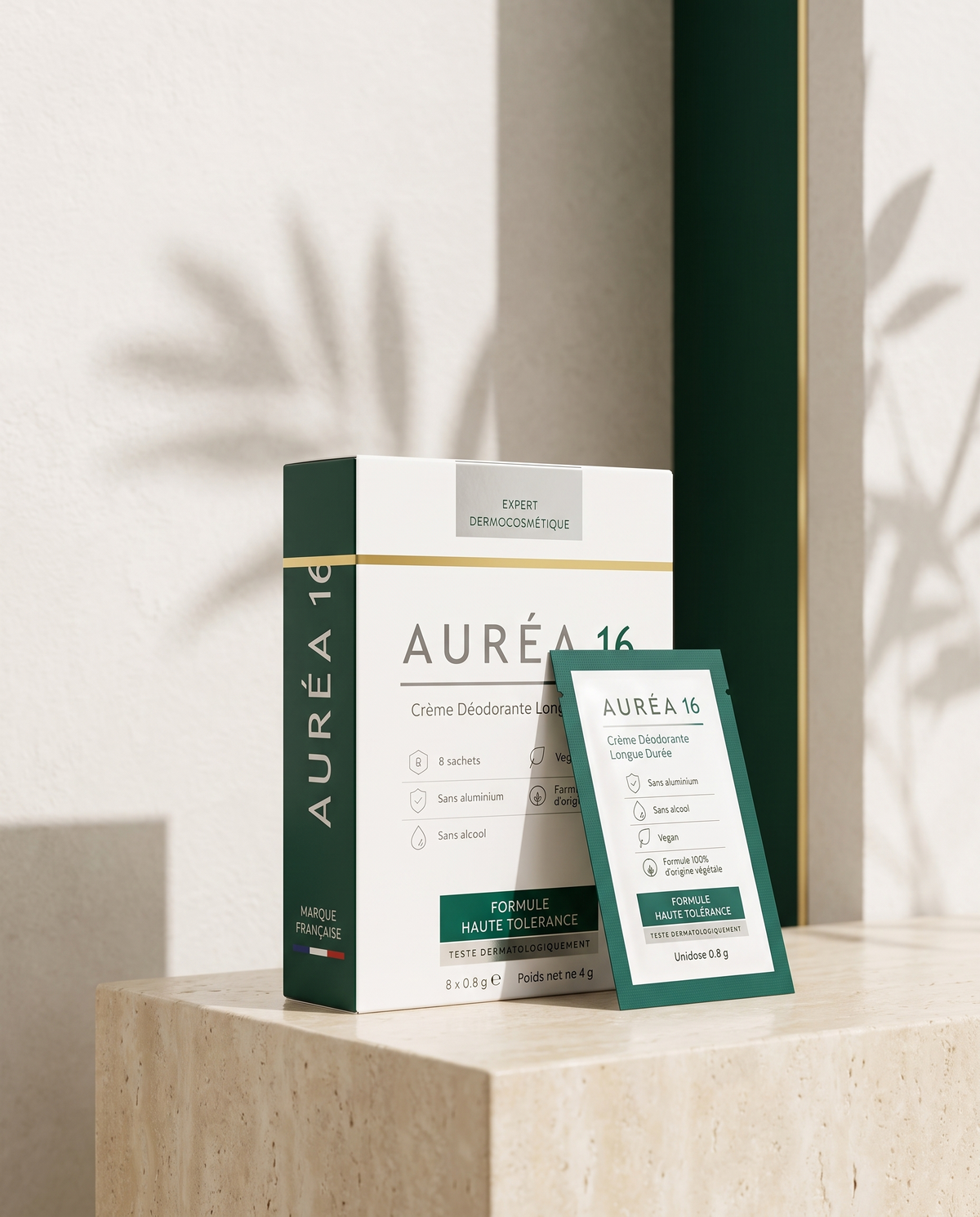 AURÉA 16, crème déodorante vegan sans aluminium, présentée sur pierre travertin